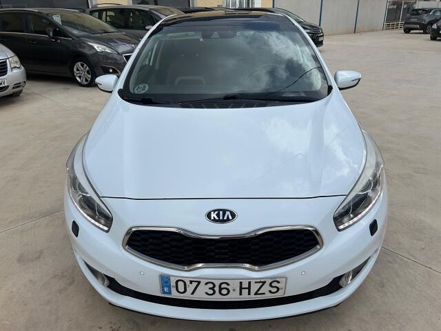 KIA CEE'D EMOTION 1.6 CRDI AUTO SPANISH LHD IN SPAIN 76000 MILES SUPERB 2014